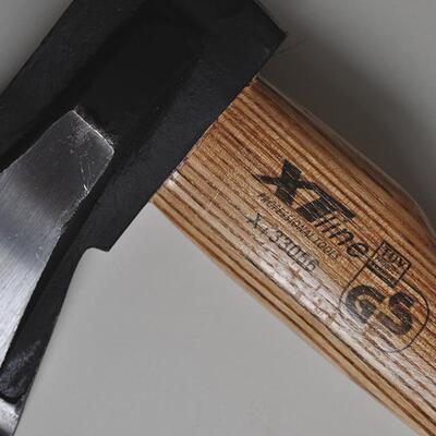 XTLINE Sekera s klínem - dřevěná násada | 1000 g - 3